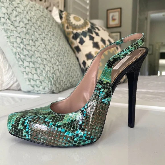 Rachel Roy snakeskin slingback pointed toe heels - Picture 3 of 9